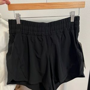 Track that mid rise short lululemon